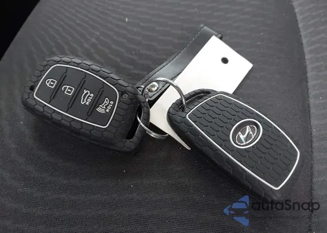 2016 Hyundai Elantra Value Edition z USA, uszkodzony, nr VIN 5NPDH4AE3GH767625